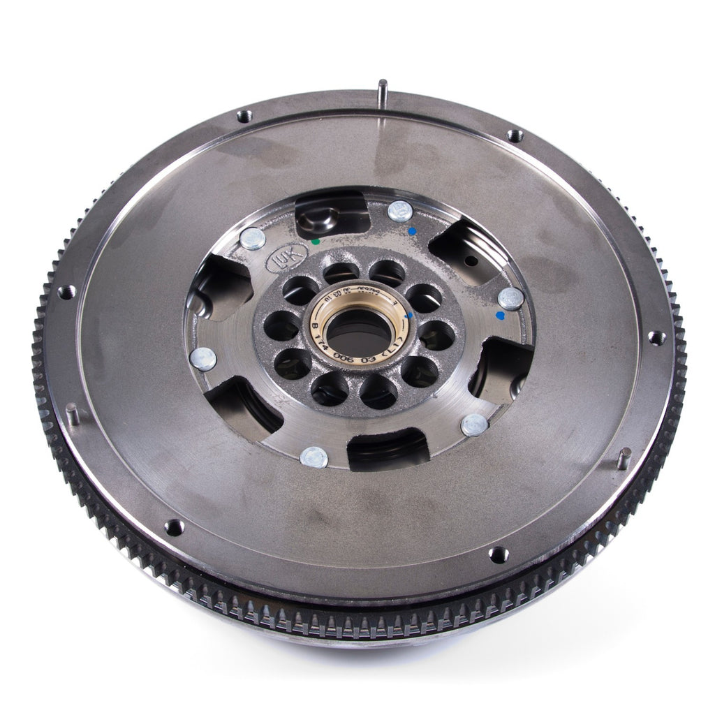 LuK 02-040 clutch kit with DMF052 dual mass flywheel and CSC slave cylinder for Volkswagen Golf Jetta 2.8L BDF VR6 six-speed manual